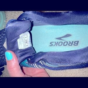COPY - COPY - Brooks running shoes. SIZE 6.